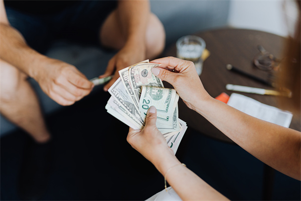中金公司：货物贸易顺差继续对人民币汇率有所支撑